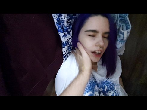 ❤️ Aimsíodh mo SIS sa closet agus chabhraigh sí cum ❤❌  Porn bhaile  linn